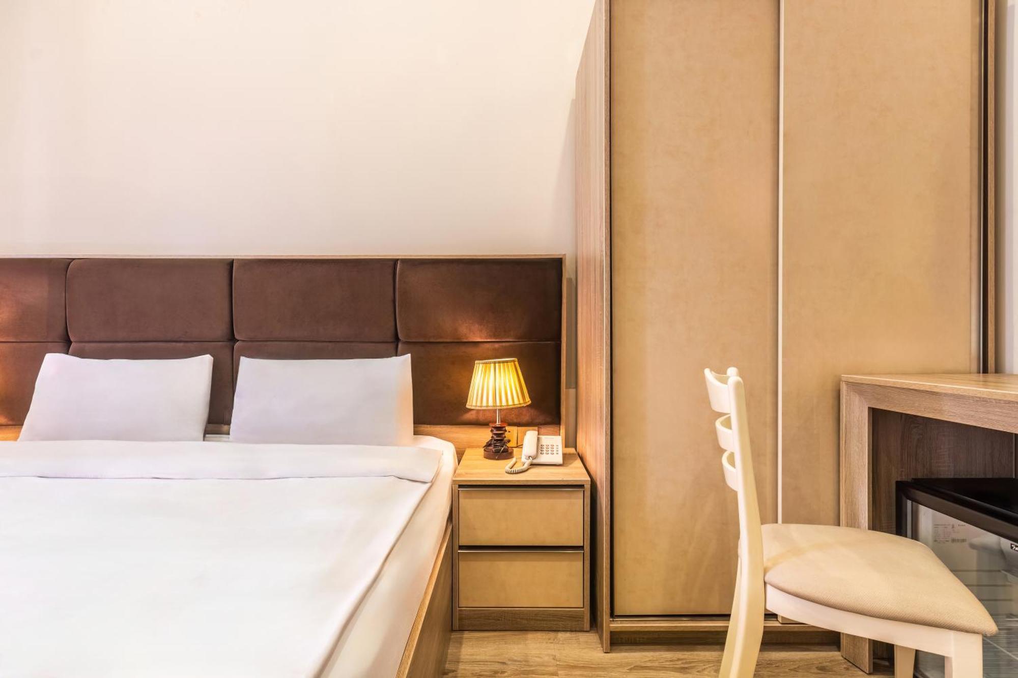 Deluxe Hotel Bakoe Buitenkant foto