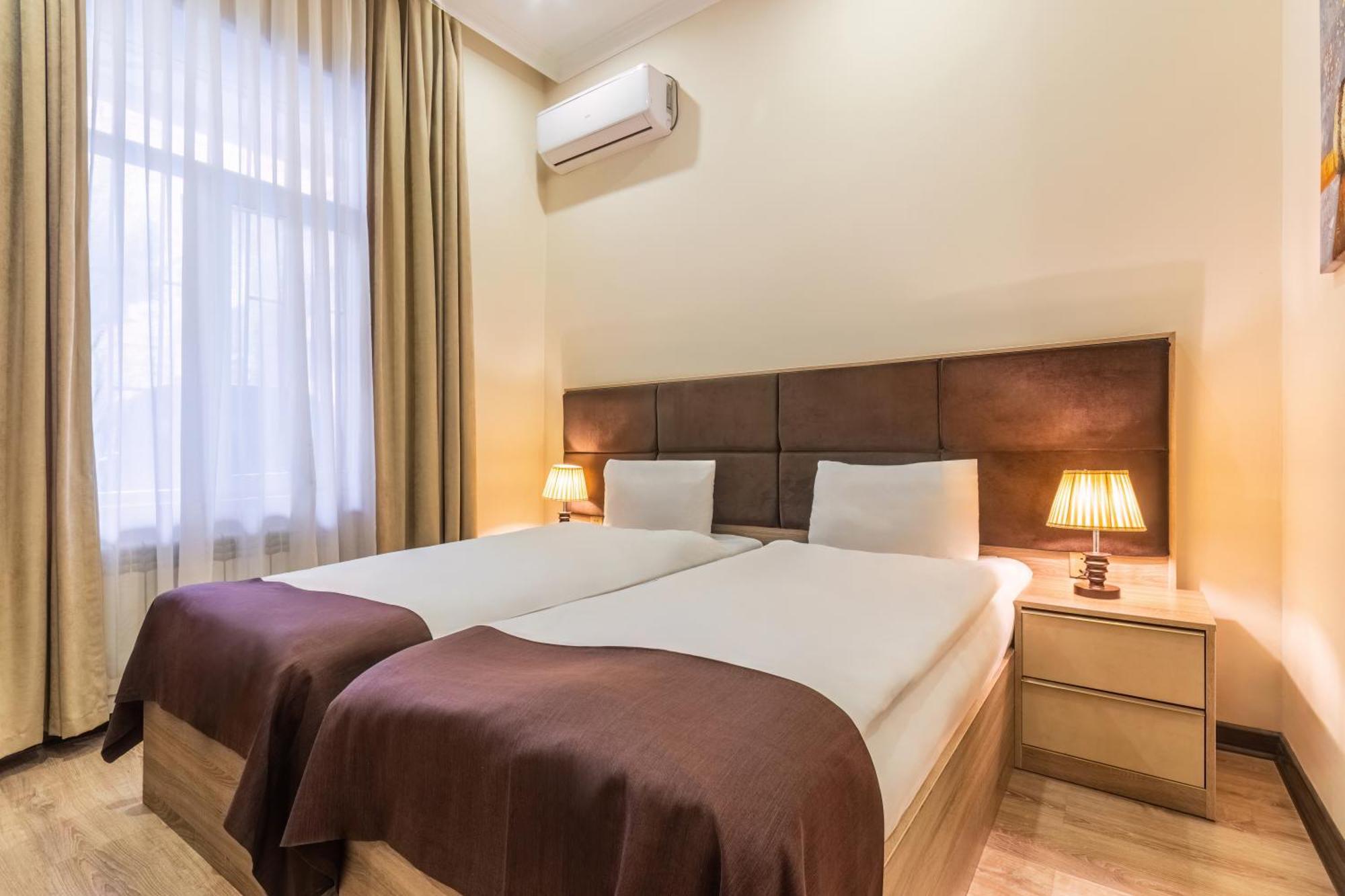 Deluxe Hotel Bakoe Buitenkant foto
