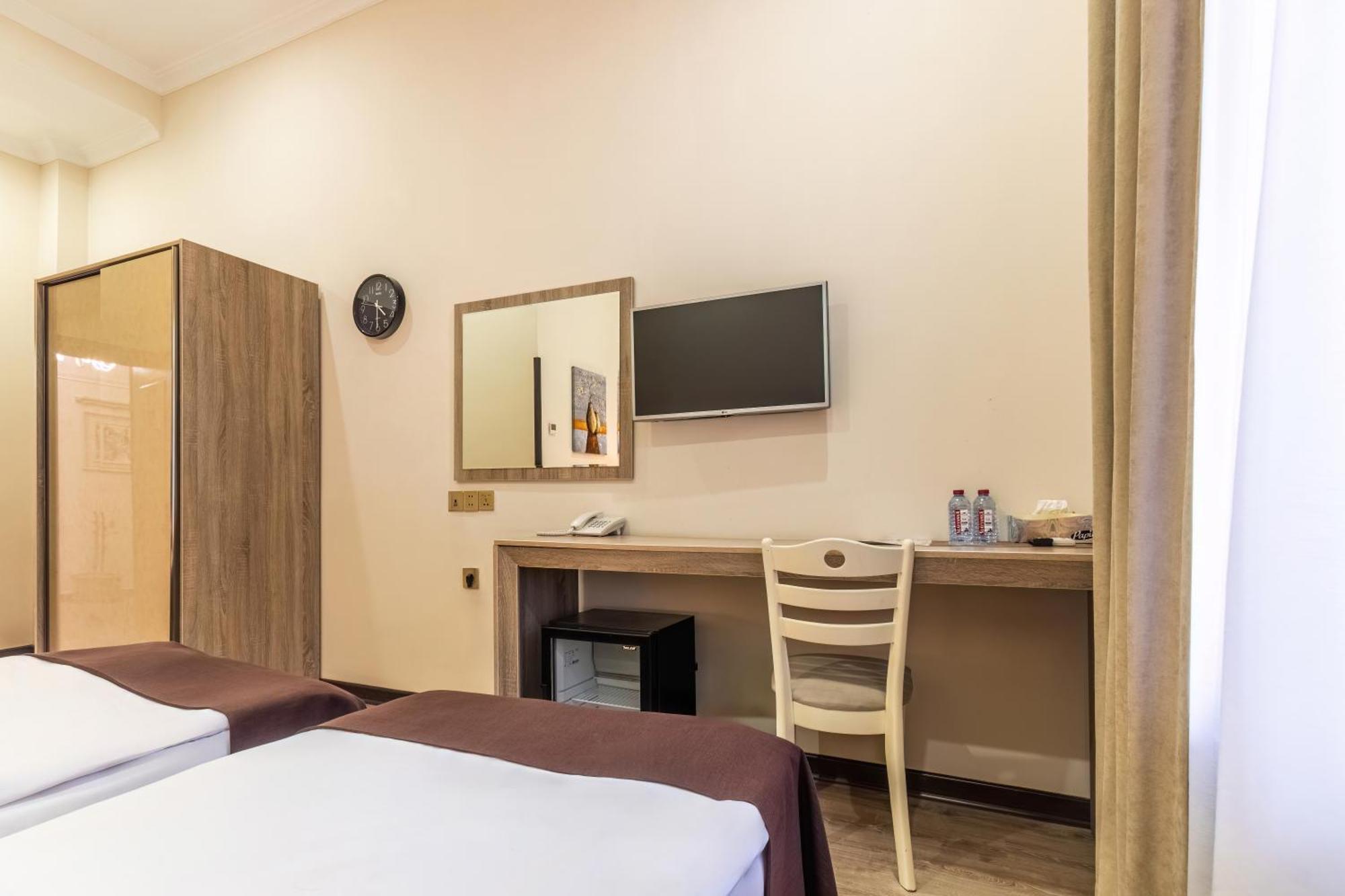 Deluxe Hotel Bakoe Buitenkant foto