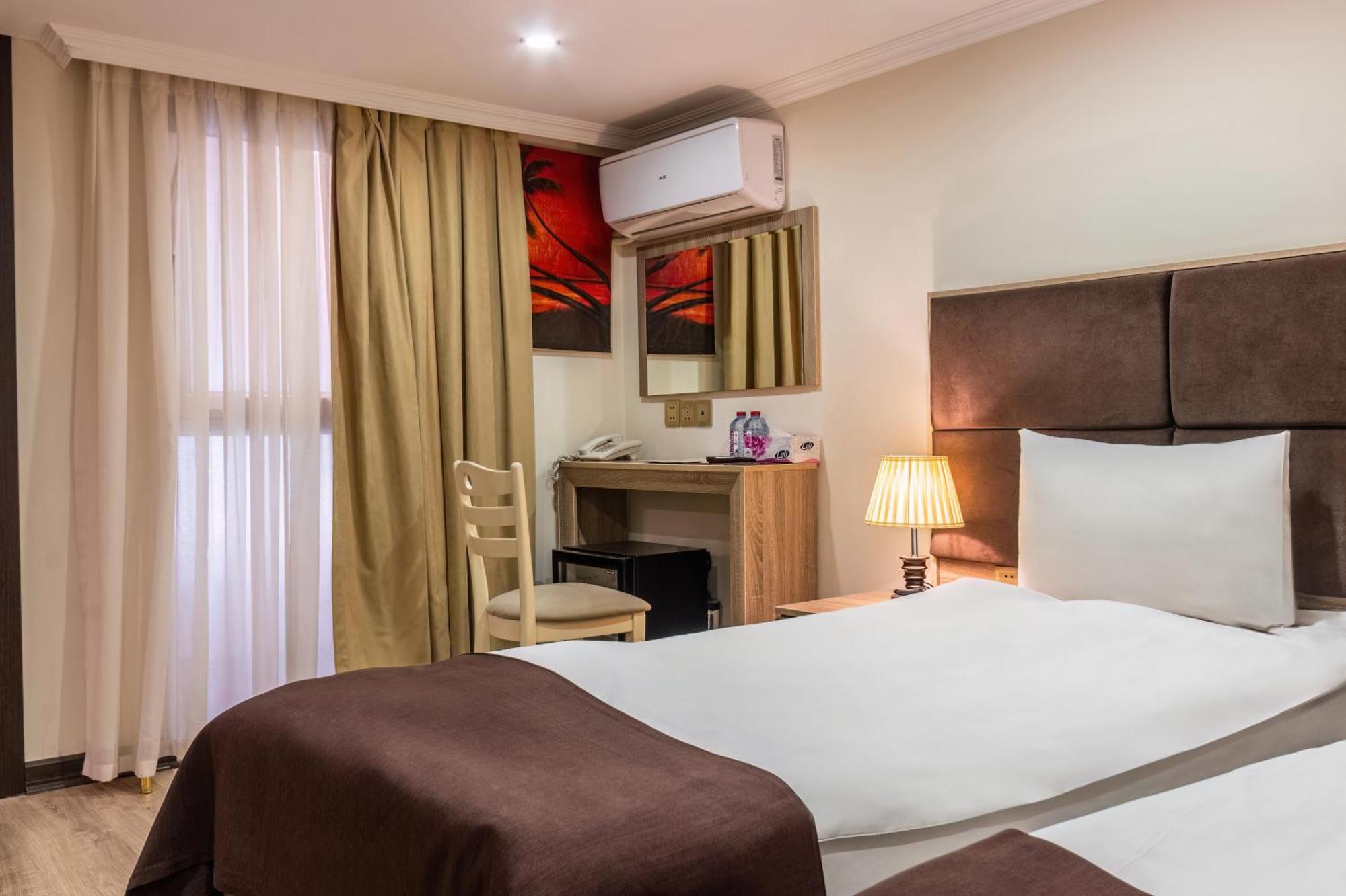 Deluxe Hotel Bakoe Buitenkant foto