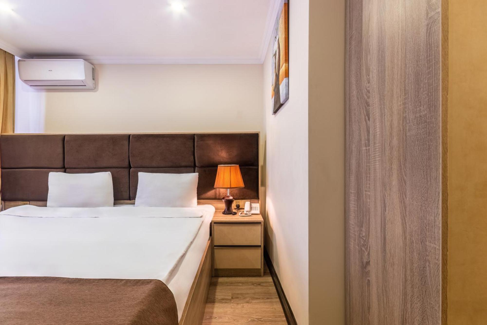 Deluxe Hotel Bakoe Buitenkant foto