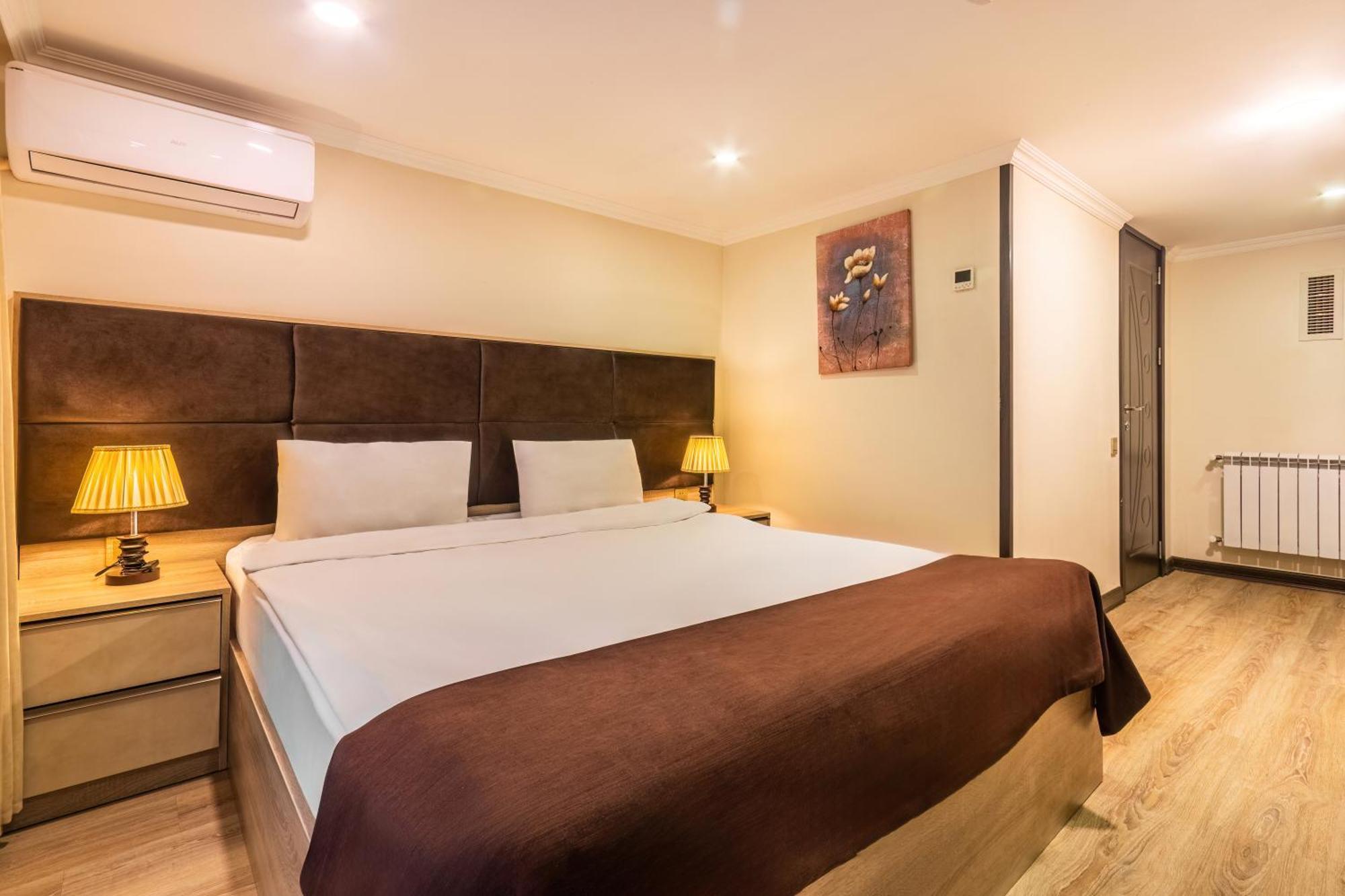 Deluxe Hotel Bakoe Buitenkant foto