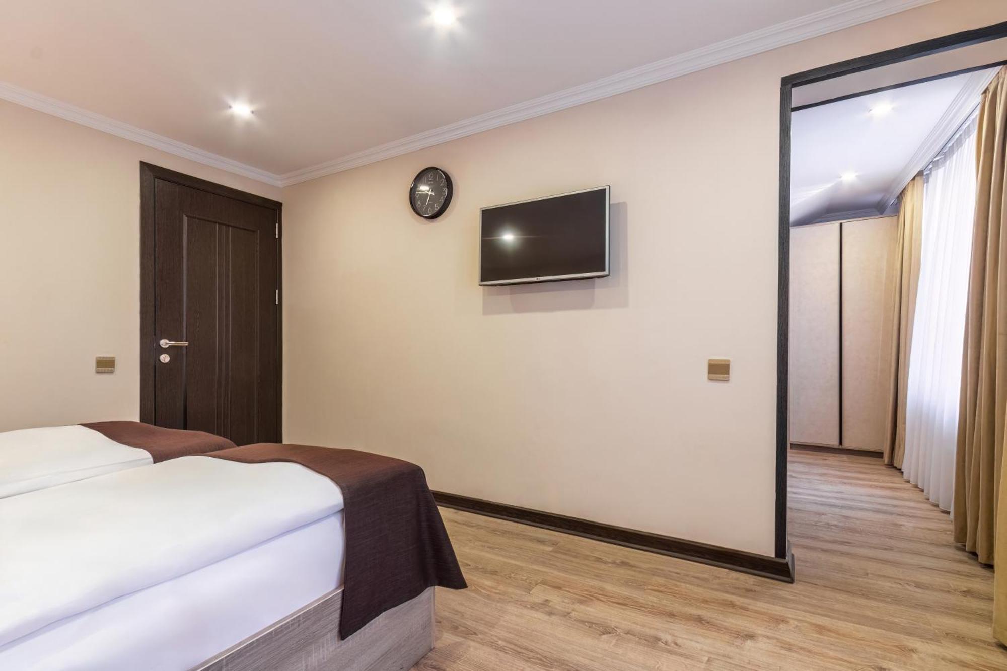 Deluxe Hotel Bakoe Buitenkant foto