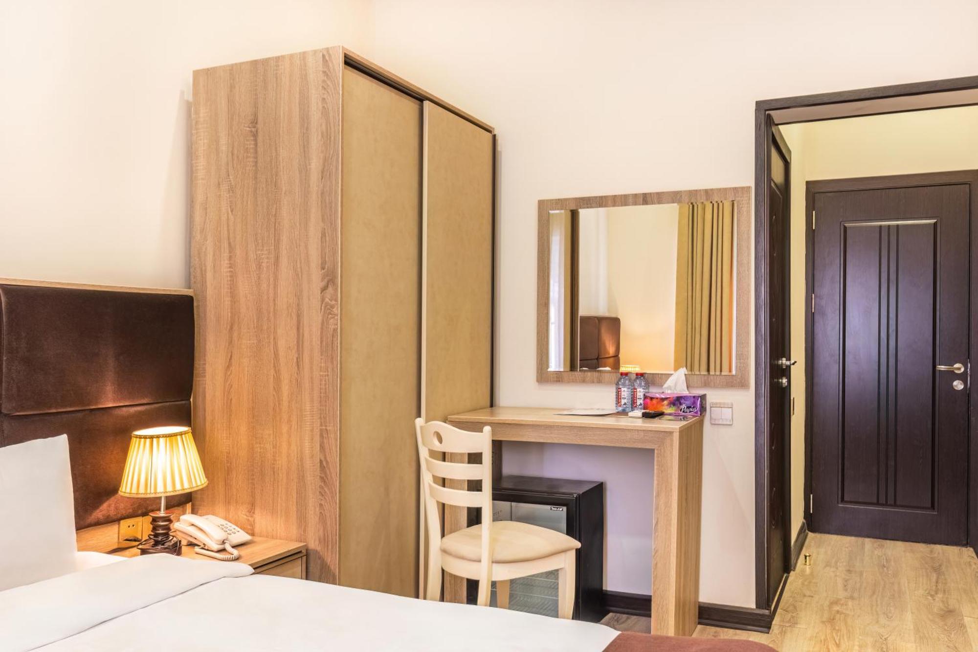 Deluxe Hotel Bakoe Buitenkant foto