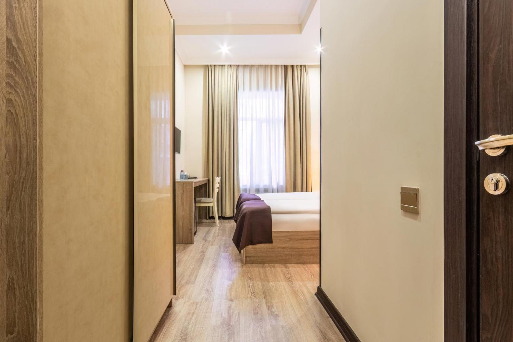 Deluxe Hotel Bakoe Buitenkant foto