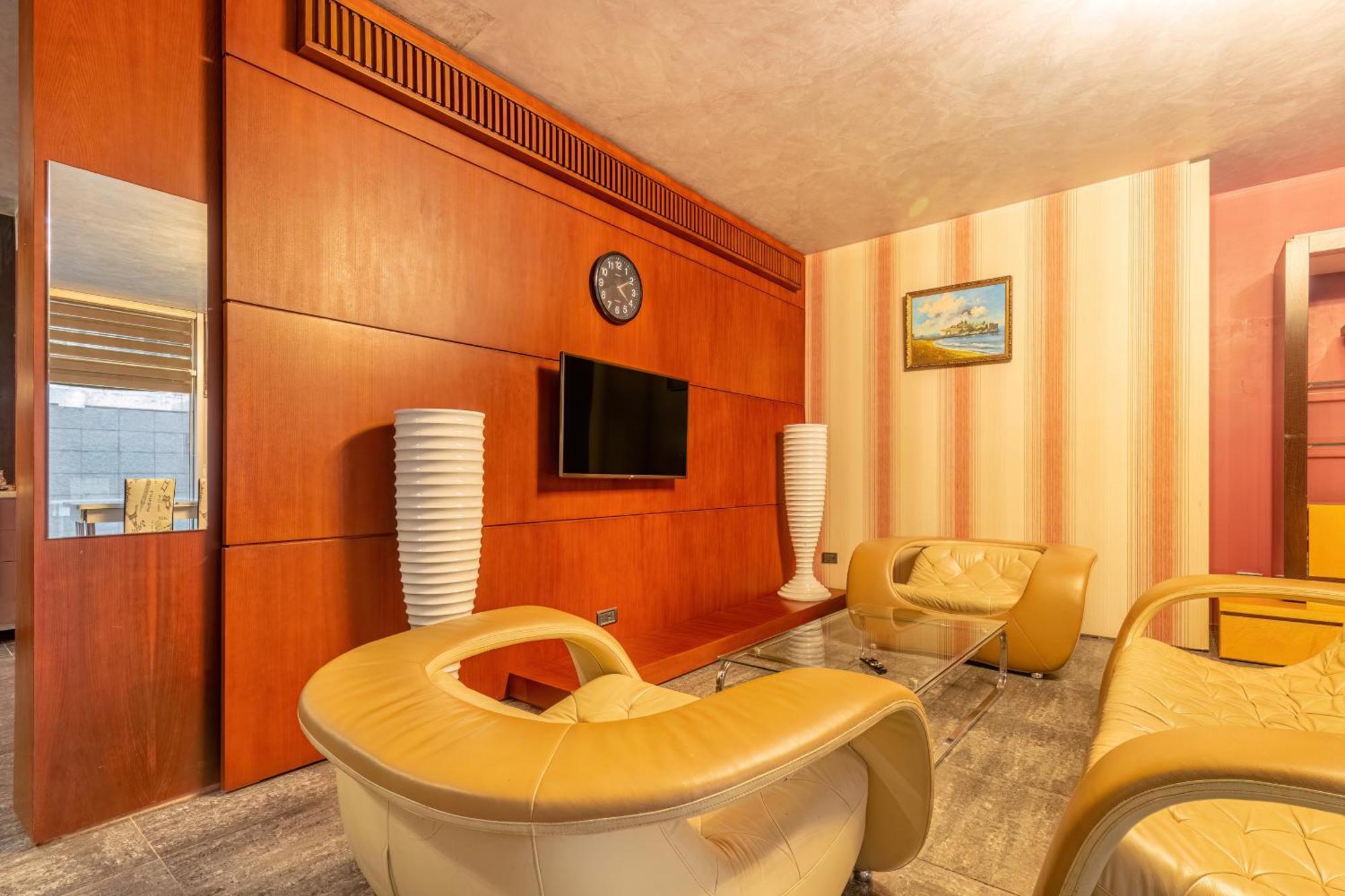 Deluxe Hotel Bakoe Buitenkant foto