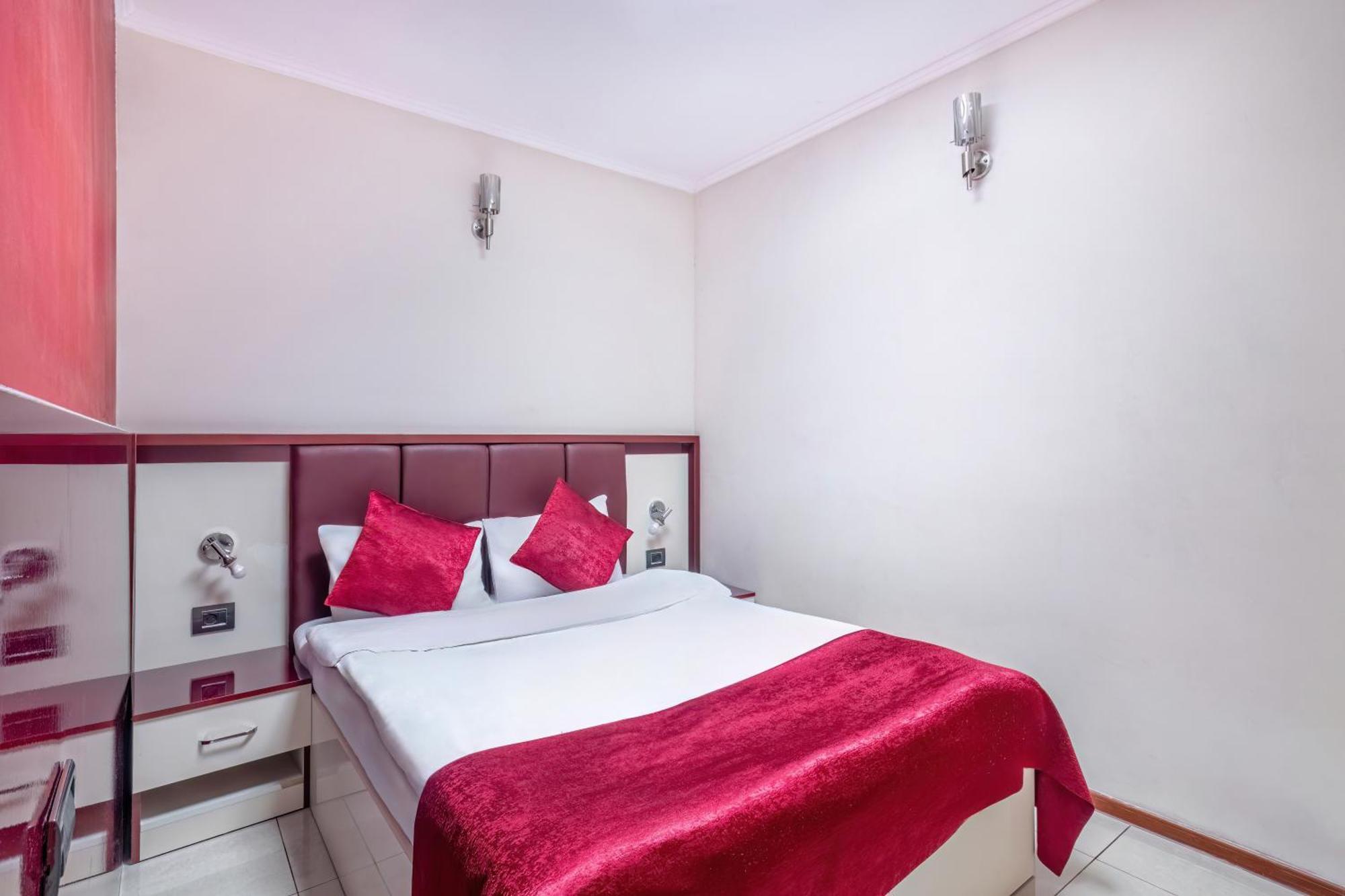 Deluxe Hotel Bakoe Buitenkant foto